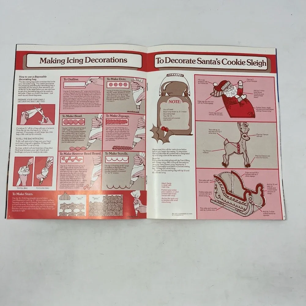 Vintage Wilton Santas Cookie Sleigh Kit Red Plastic 4 Piece Set 1983 w/Booklet